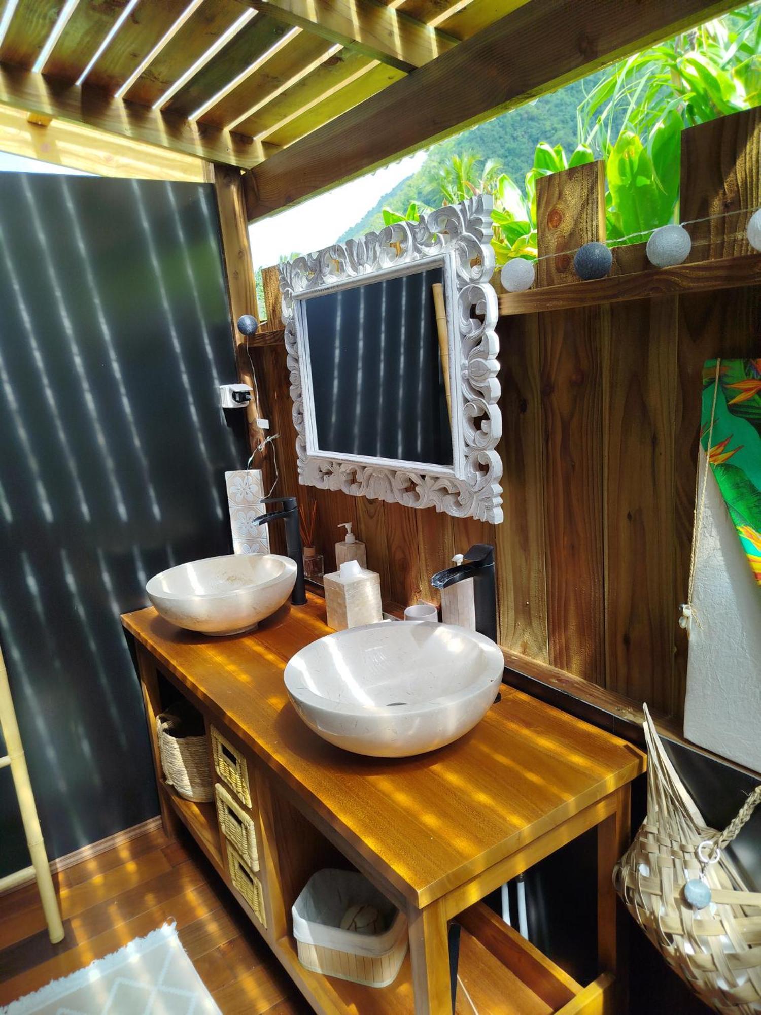 Natura Om Teahupoo Surf Lodge Toanoano Exterior foto